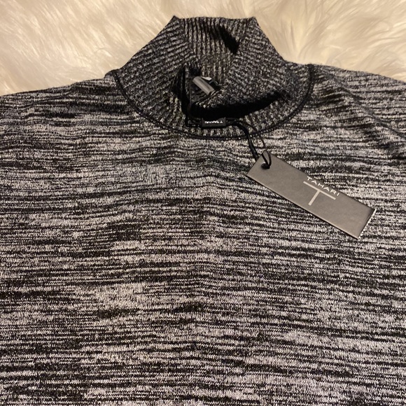Tahari Women’s Size xsmall Loose Fit Turtle Neck Sweater Black space dye NWT - Picture 2 of 5